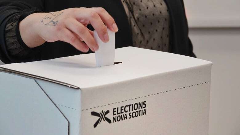 For first time, electronic tablets to be used for early in-person voting across Nova Scotia