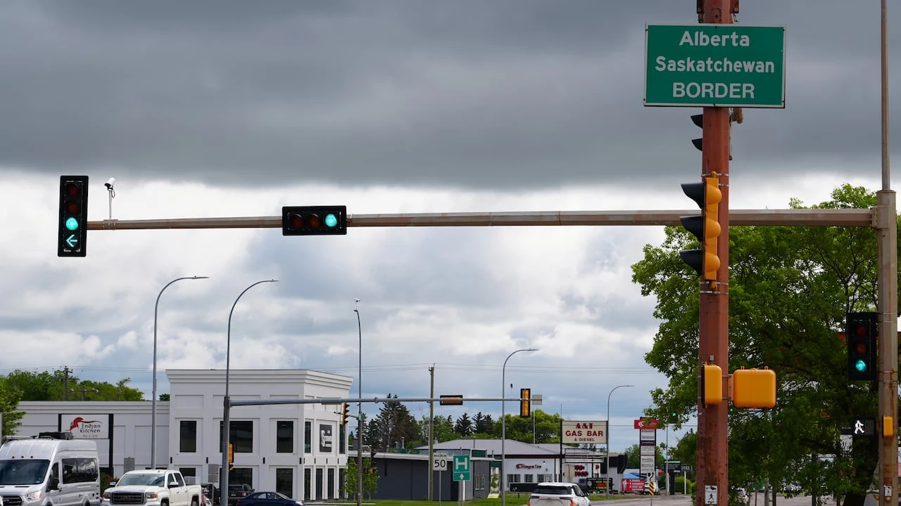 Alberta separatism referendum prompts support, worry in border city Lloydminster