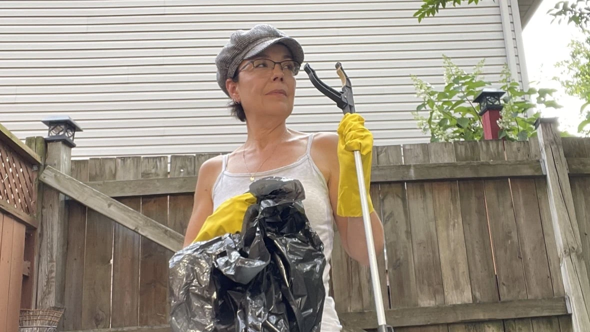 White Oaks Park residents say litter is turning it into a 'dump' and wants city to step in