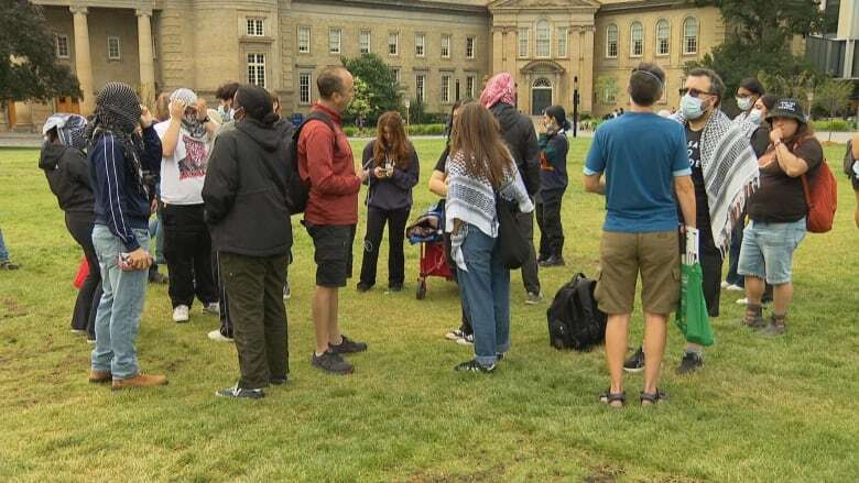 Pro-Palestinian demonstrators at U of T condemn protest policies, school says rules aren't new