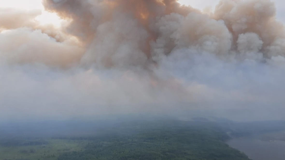 B.C. wildfire fighters experience slight reprieve, but more wind on horizon