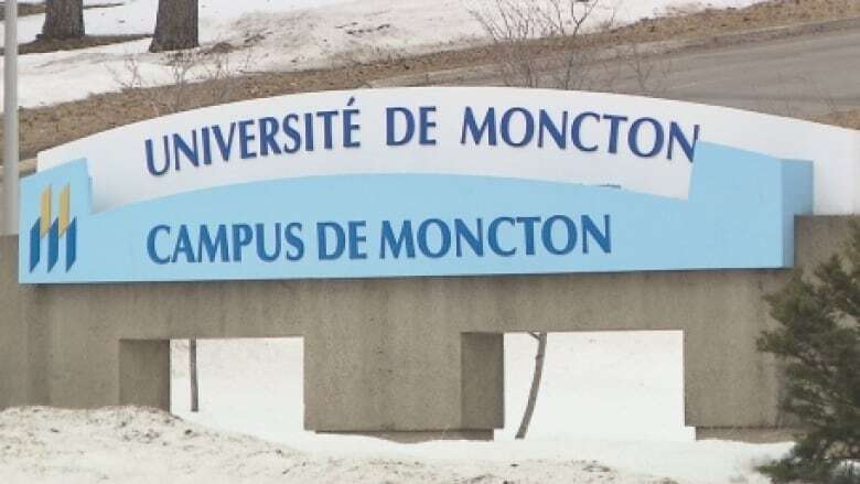 Group tries to reignite debate over Université de Moncton's name