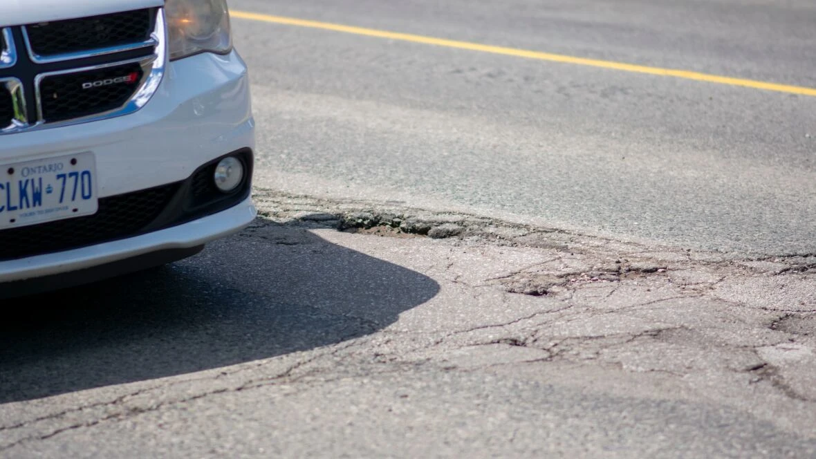 Hamilton has top 2 worst roads in Ontario, according to annual CAA campaign