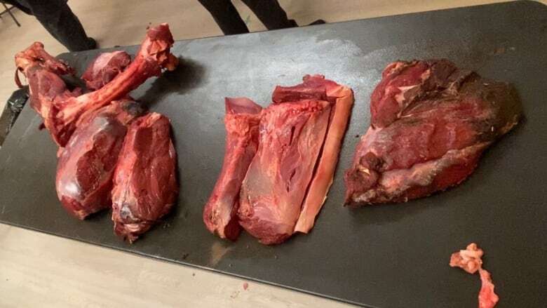 Tr'ondëk Hwëch'in workshop teaches meat processing while promoting culture