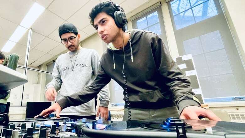 For some Canadian students, music class also means turntables and MIDI controllers