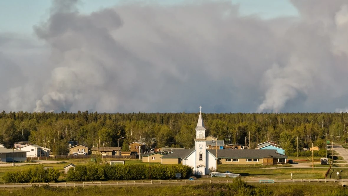 Union calling on N.W.T. company to increase firefighters' wages