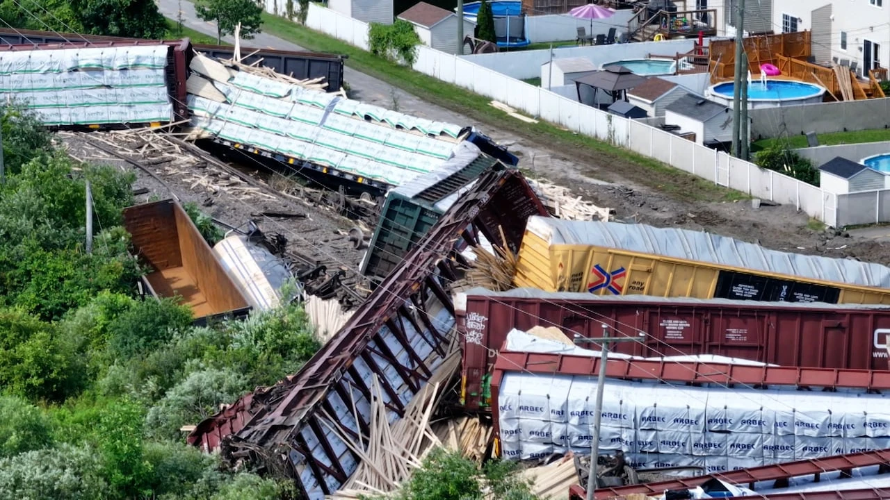 After derailment, Repentigny, Que., asks Ottawa to reduce freight train speeds in urban areas