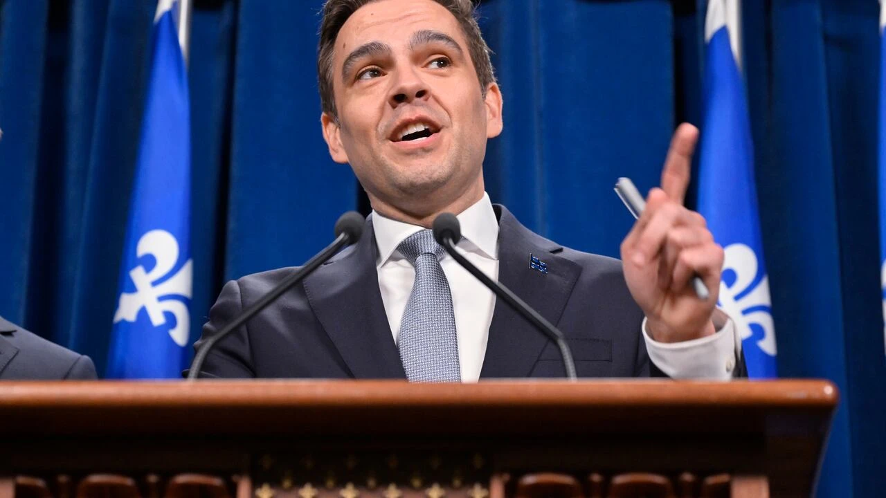 Quebec Liberal leader surprises his own party with position on language law