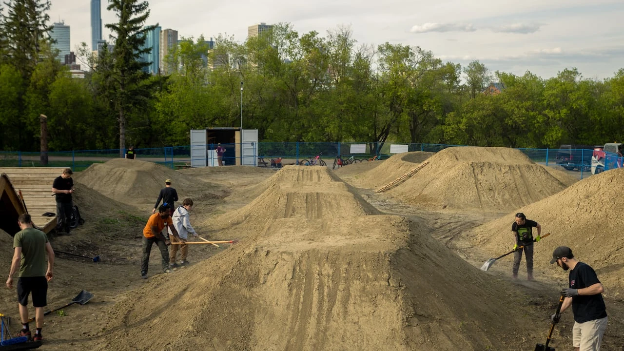 Edmonton mountain bikers come together to build first-off-its-kind park