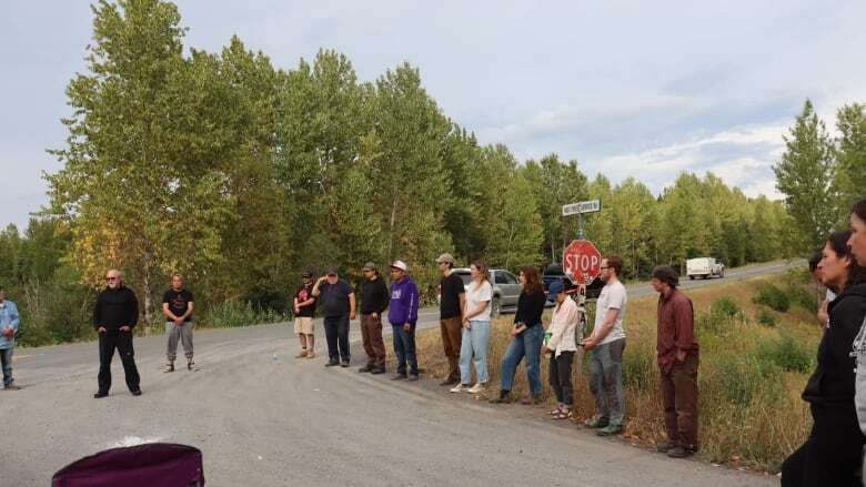 Gitanyow hereditary chiefs set up blockade in bid to halt construction of LNG pipeline in B.C.