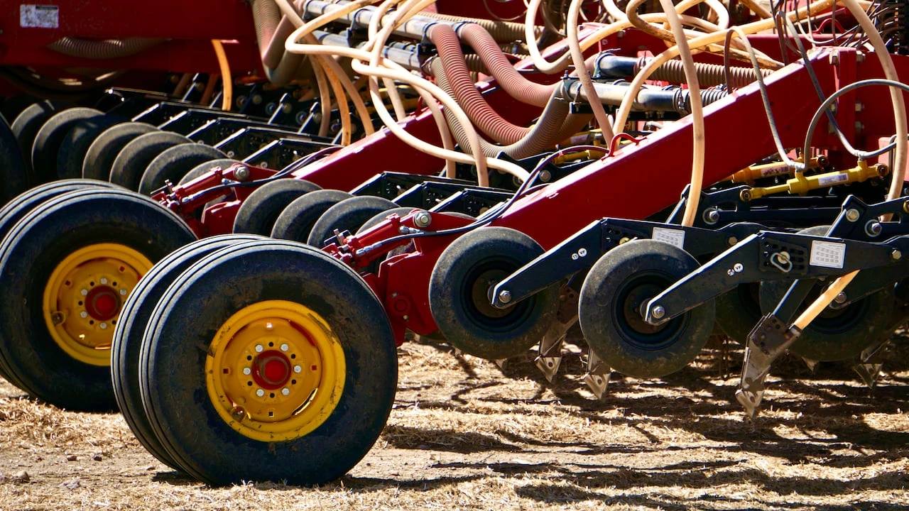 Farmers confront rising cost of fertilizer and fuel as spring seeding underway