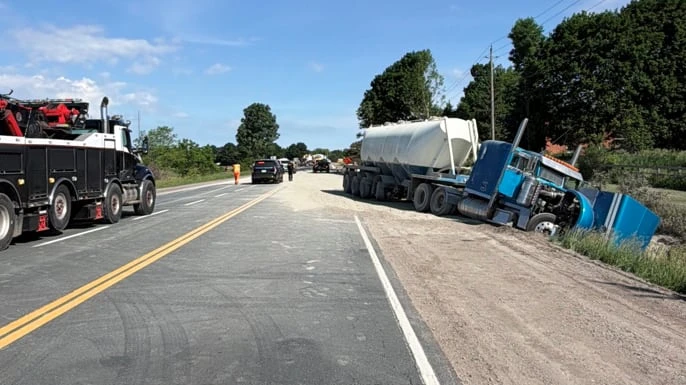 1 person injured, highway closed after 5-vehicle collision in Morriston