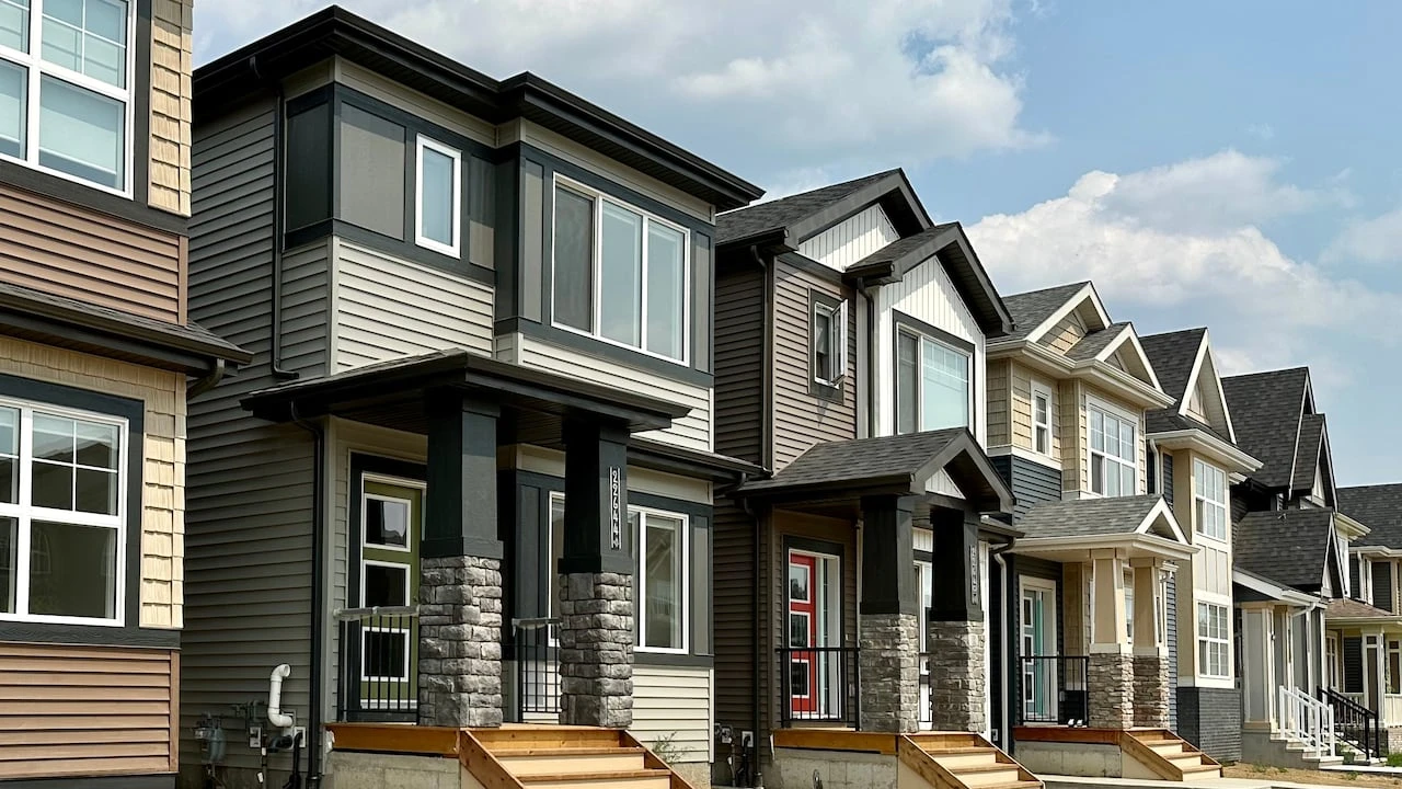 Poll finds Edmontonians want new city council focused on housing affordability. What changed since last vote?