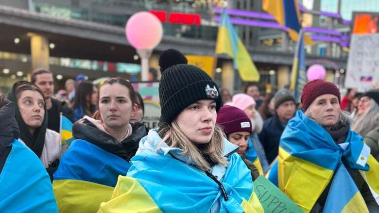 Hundreds gather in downtown Toronto to show support for Ukraine after clash in White House