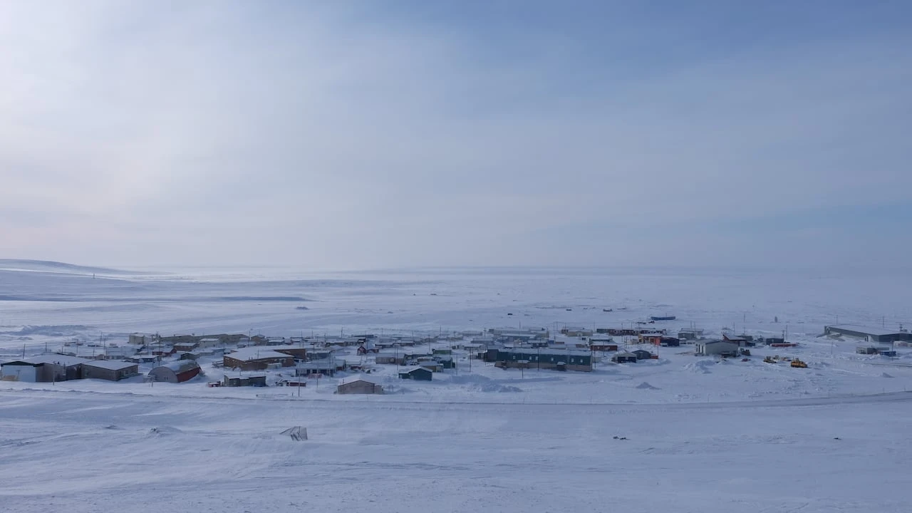 2 dead after snowmobile goes through sea ice outside Resolute Bay, Nunavut