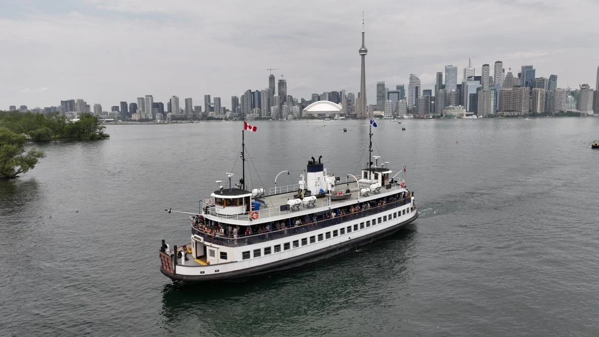 Gondola, tunnel or bridge? Toronto city council eyes improved island access