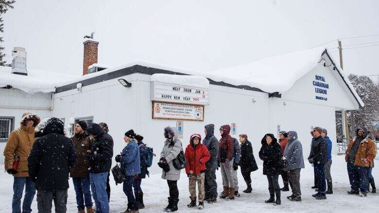 Hundreds of Ontarians line up in the freezing cold, 'desperate' for a chance at a family doctor