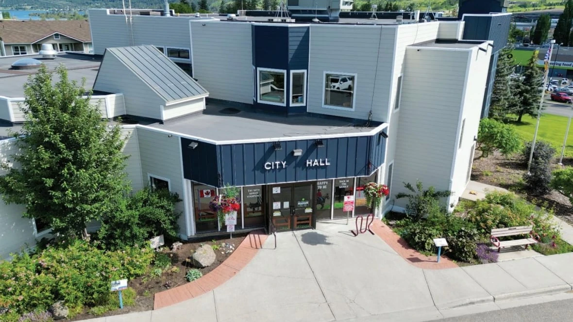 B.C. sends extra police to Williams Lake in response to council's state of emergency proposal