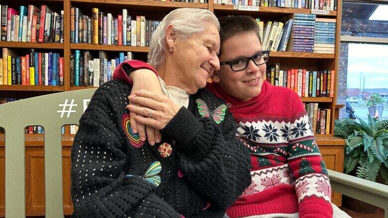 These Ontario residents sparked an unlikely friendship and they owe it all to a green bench