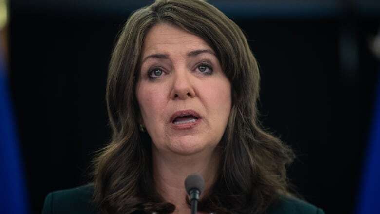 Danielle Smith's comments on opioid crisis draw return fire from Alberta doctors