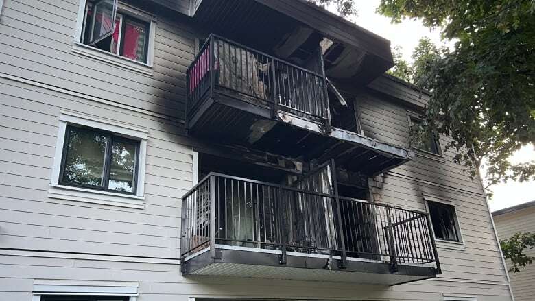 Vancouver fire sends 8 to hospital, displaces dozens in Kitsilano neighbourhood