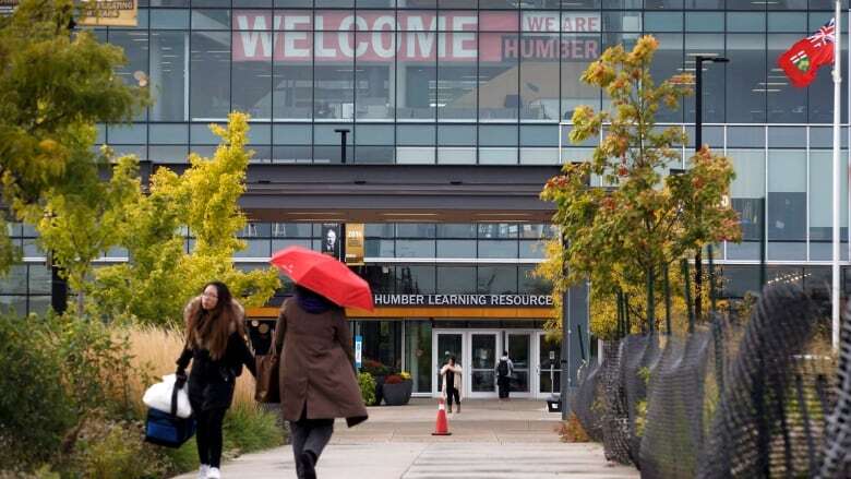 Leaders of Ontario Liberals, NDP promise to help young people struggling with costs of living