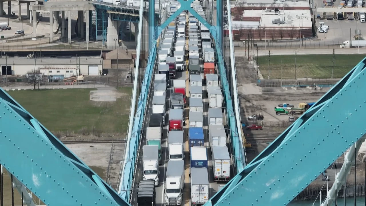 Auditor general flags problems with commercial trucker training and licensing in Ontario