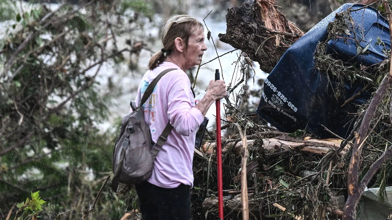 Texans rally to find survivors after deadly floods