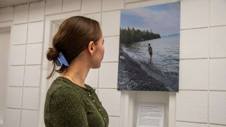 Photography exhibit in Thunder Bay, Ont., encourages people to use art to express their grief