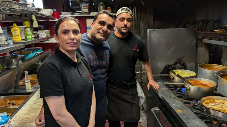 Northern Ontario Indian restaurant franchise gives away free meals every day