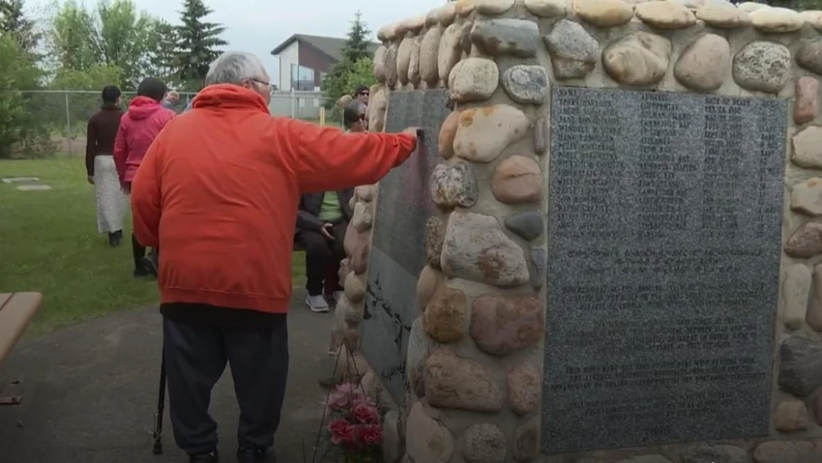 'A great relief to know': Nunavummiut remember loved ones during visit to Camsell Hospital