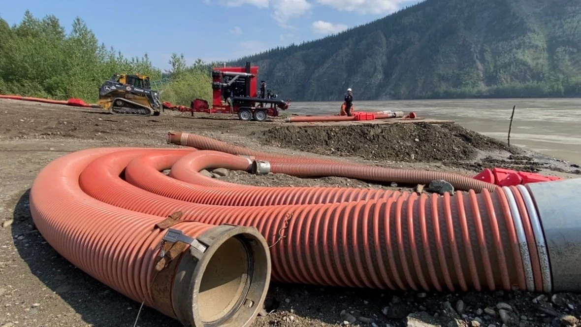 Wildfire crews from outside Yukon join efforts in Dawson City