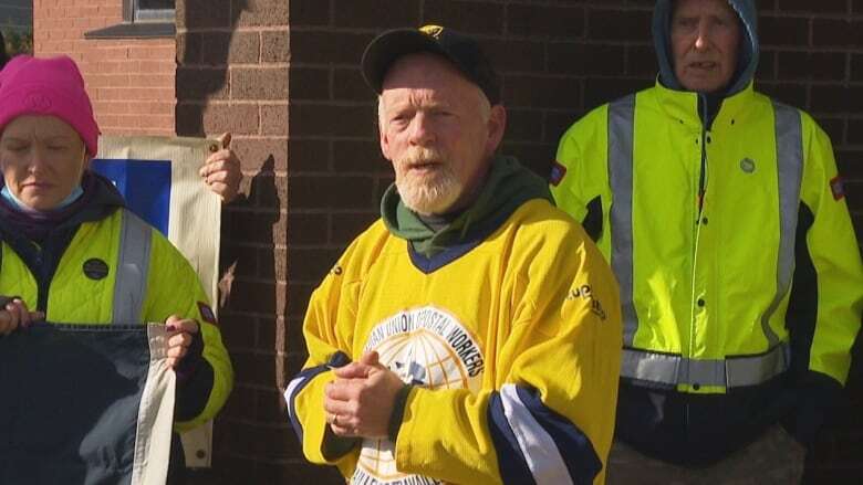 Postal workers 'very confused, very angry' about imposed end to strike