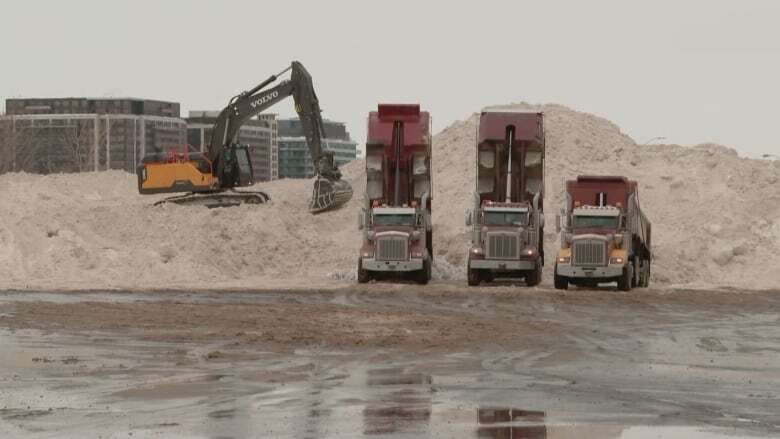 Toronto officials say removing snow from streets now a priority after major storms