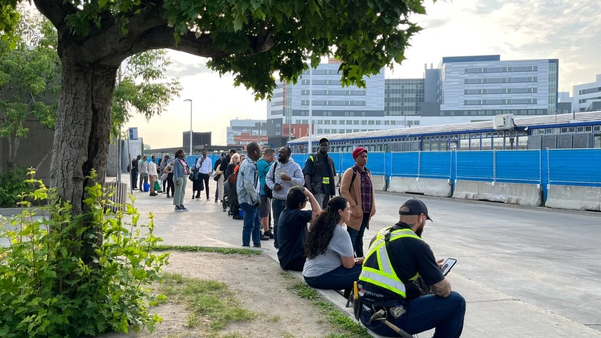 STM maintenance workers begin strike, disrupting commutes across Montreal