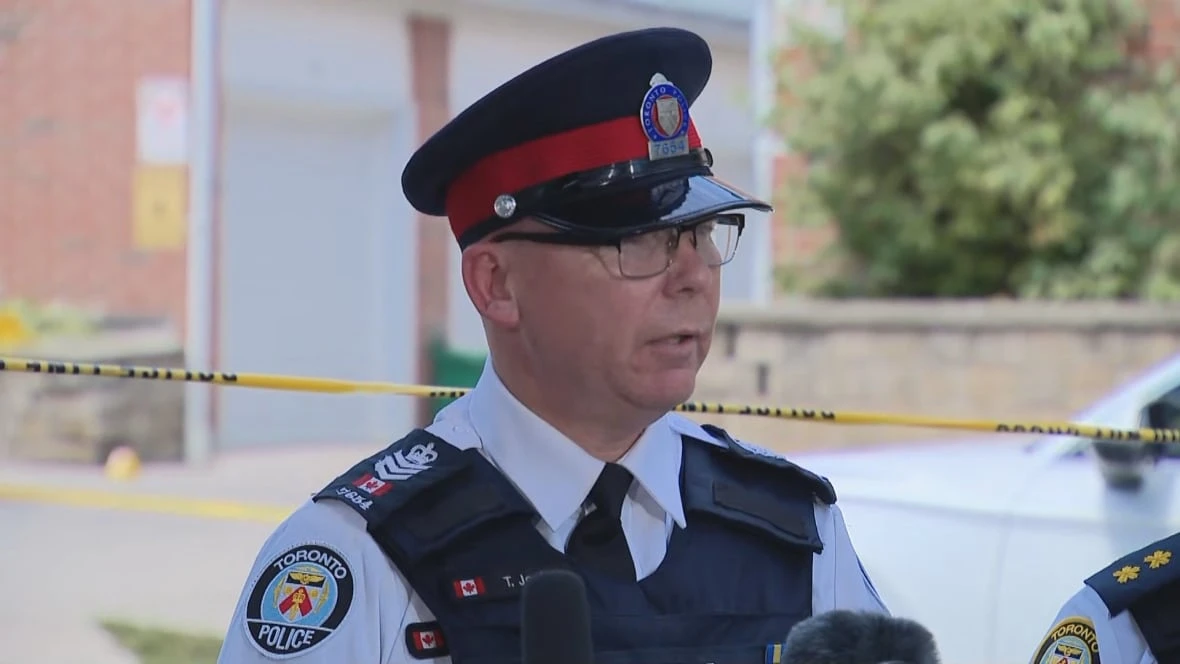 2 people in critical condition after man on bike opened fire on pedestrians in west end: Toronto police