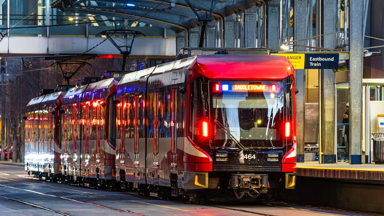 Calgary's free fare zone to remain on the rails until at least 2027