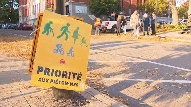 This Montreal street is closed to cars before and after class to keep elementary students safe