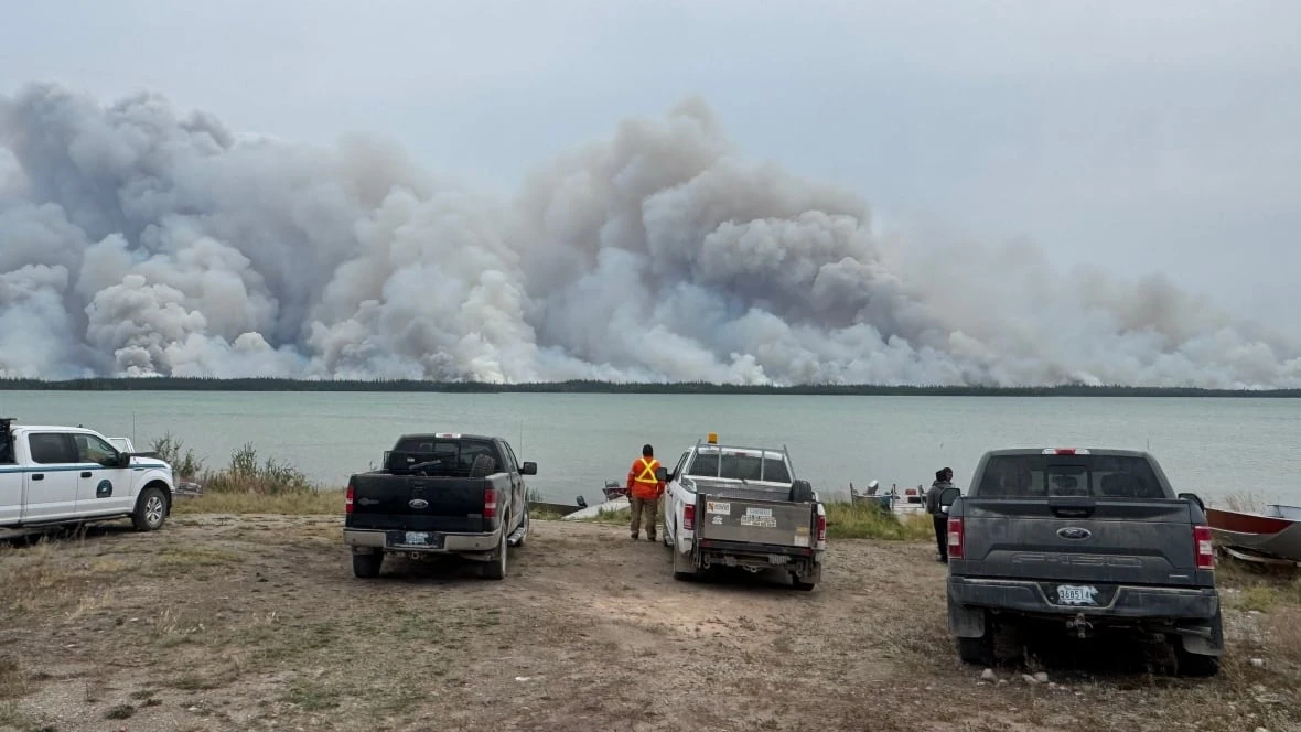 Crews and volunteers 'on alert, ready for anything' in Whati, N.W.T., as wildfire burns nearby