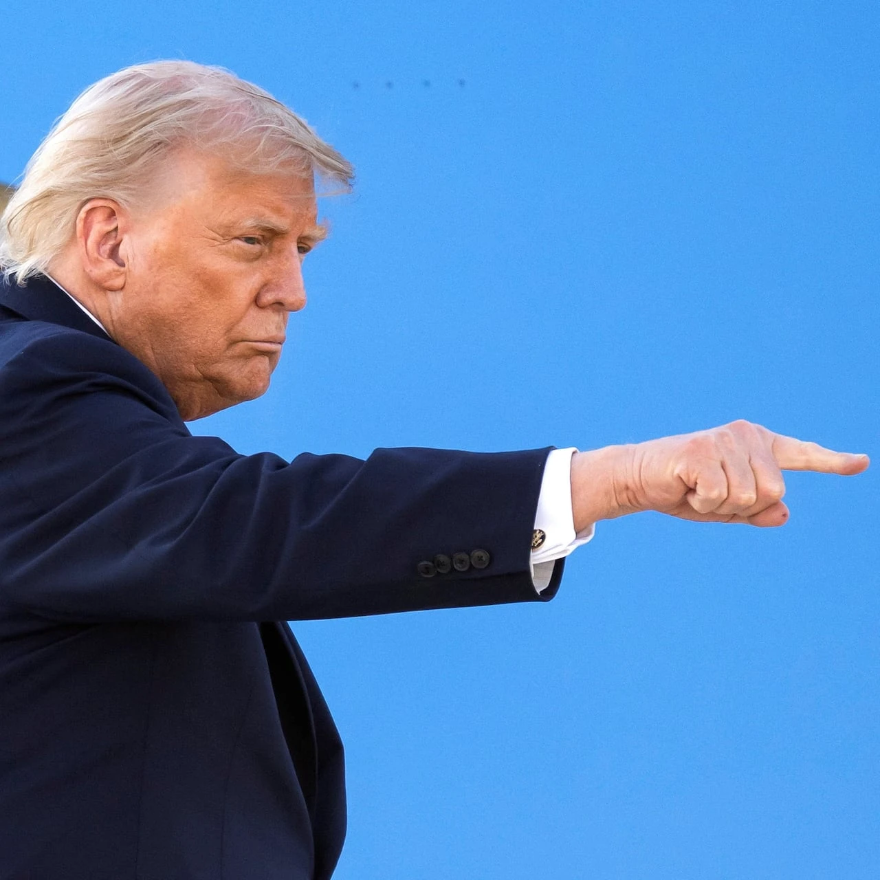 Trump says he'll delay nomination for Clayton to be his next intel chief
