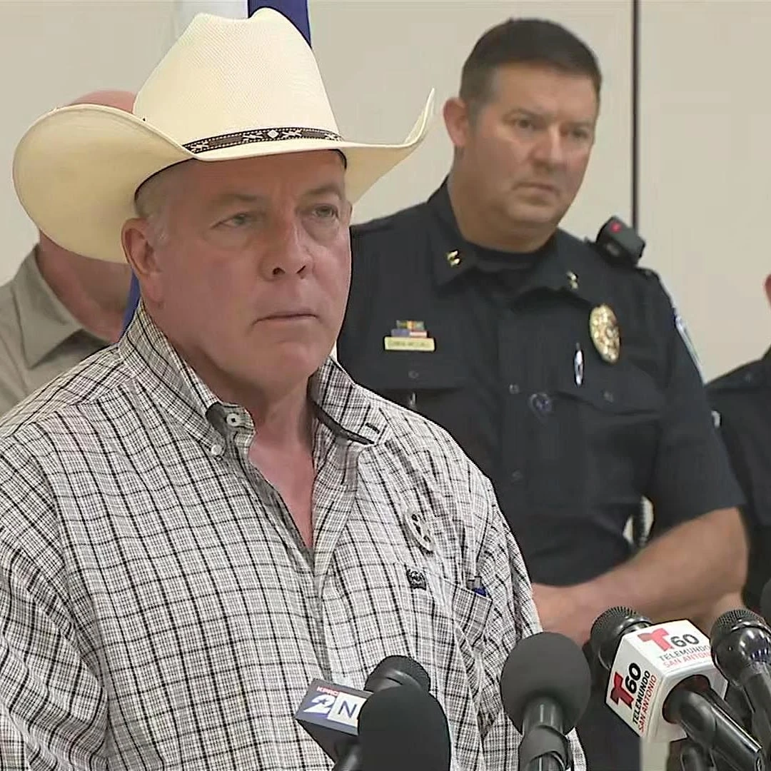 Texas officials grilled about emergency alerts before deadly floods as searches continue