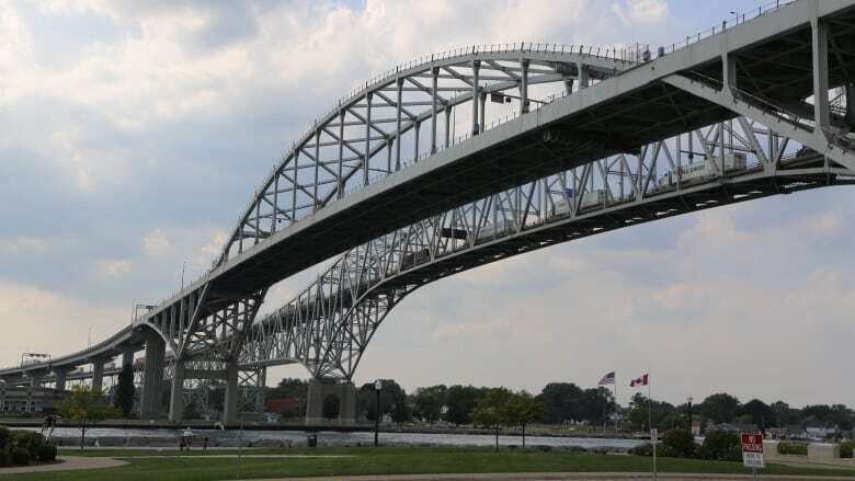 Blue Water Bridge tolls increasing, going cashless April 1