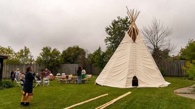 Teepee celebrates partnership between Thunder Bay Indigenous Friendship Centre and Roots Community Food Centre