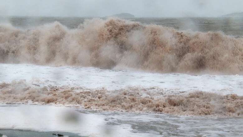 Chance of high winds, large waves on P.E.I.'s north shore prompts special weather statement