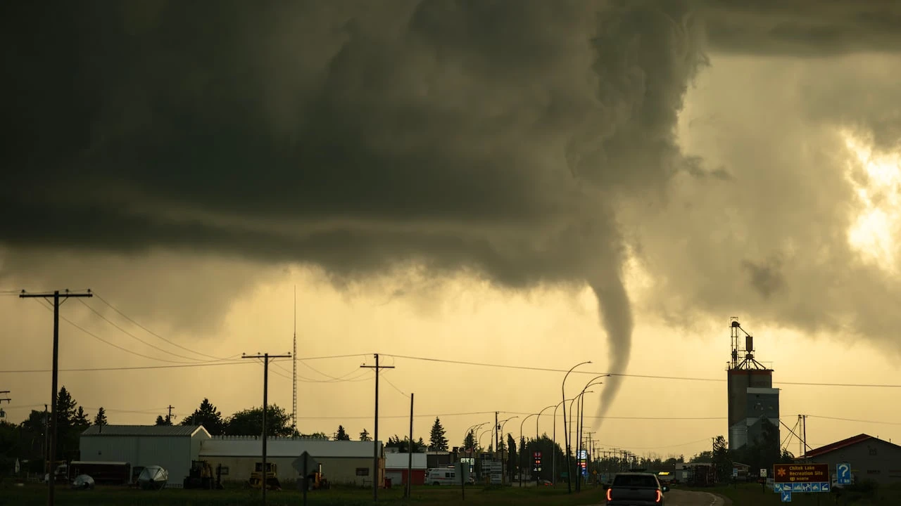 Tornado warnings are rising faster than actual tornadoes. Is that a good thing?