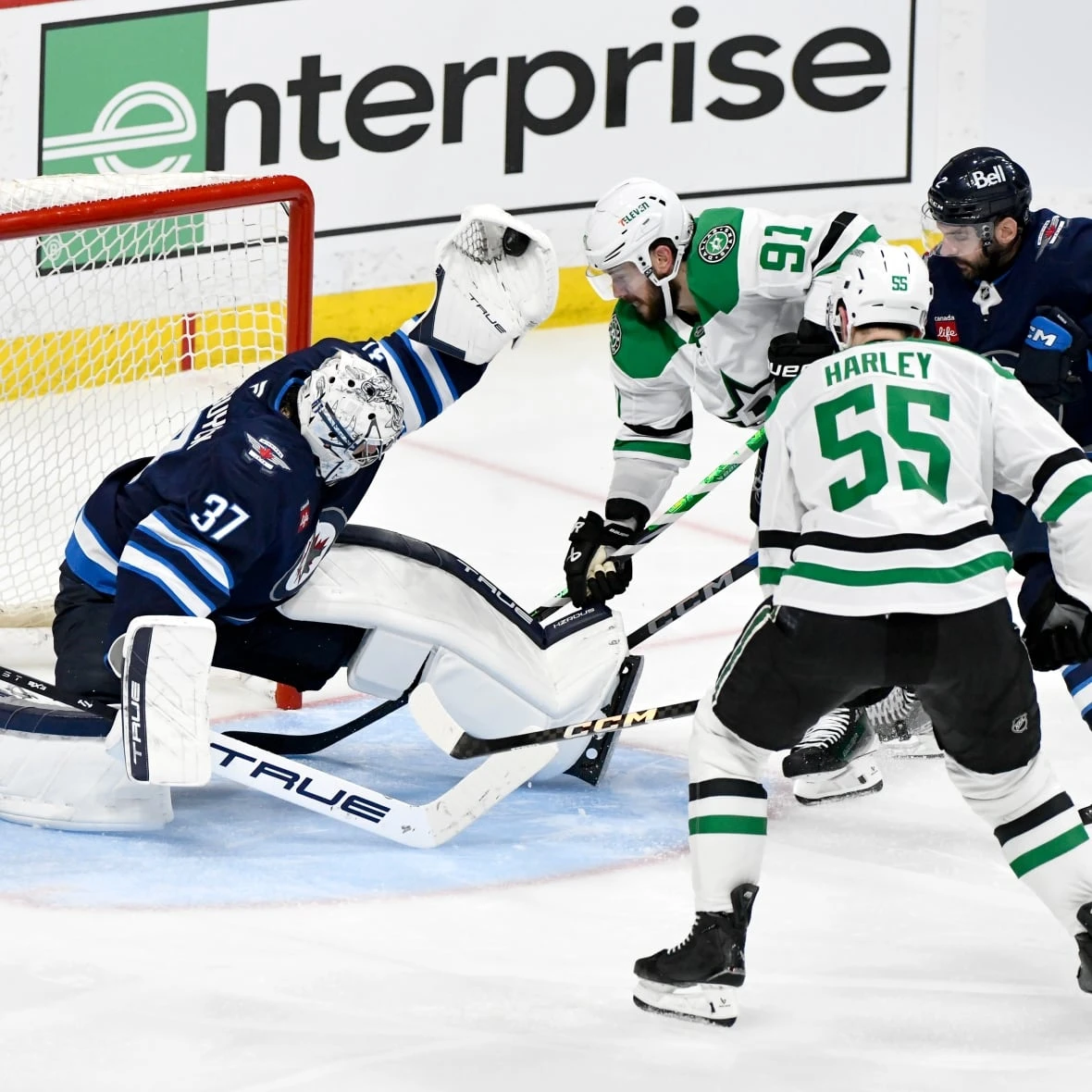 Winnipeg Jets avoid elimination with Game 5 shutout win over Dallas Stars