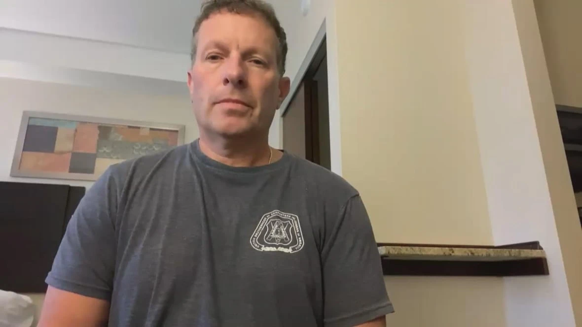 He thought he was calling Air Canada. The airline says it wasn't them