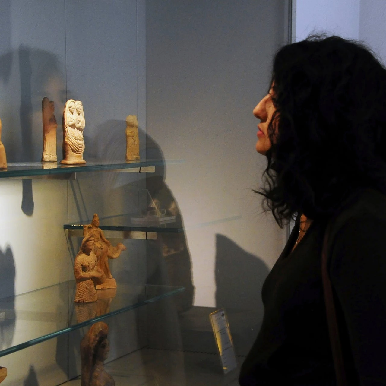 Ancient Roman-era statues stolen from Syria national museum