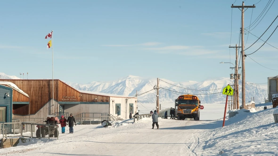 Nunavut gov't, teachers' union ratify new collective agreement