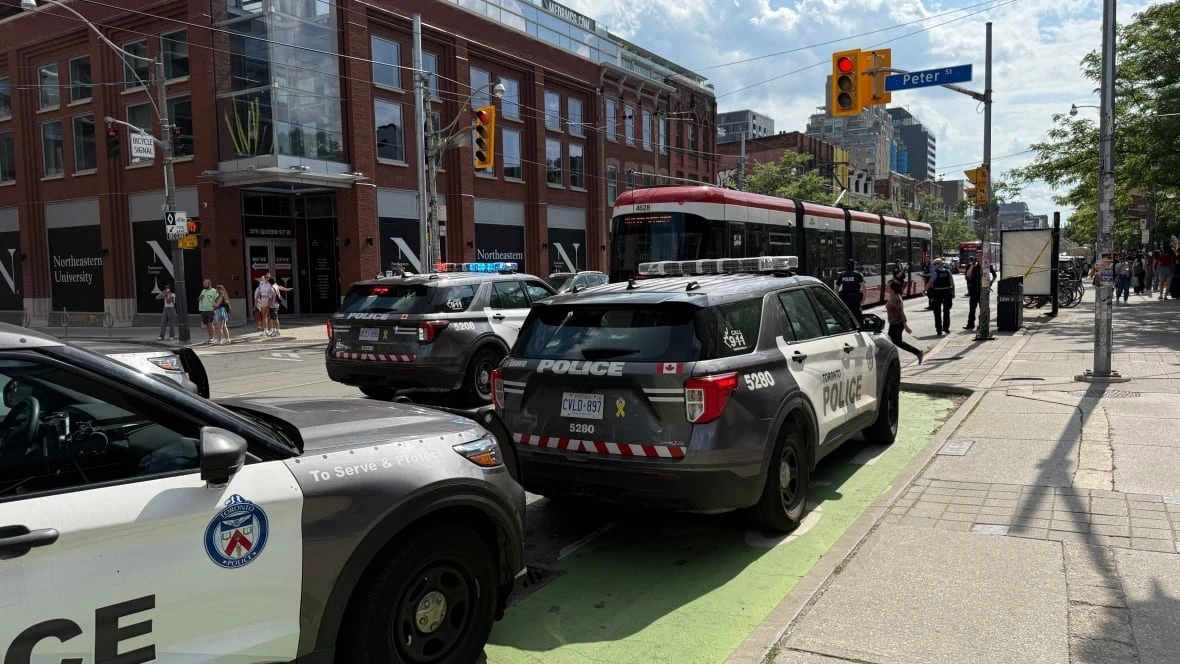 Man stabbed on streetcar in downtown Toronto, police search for suspect